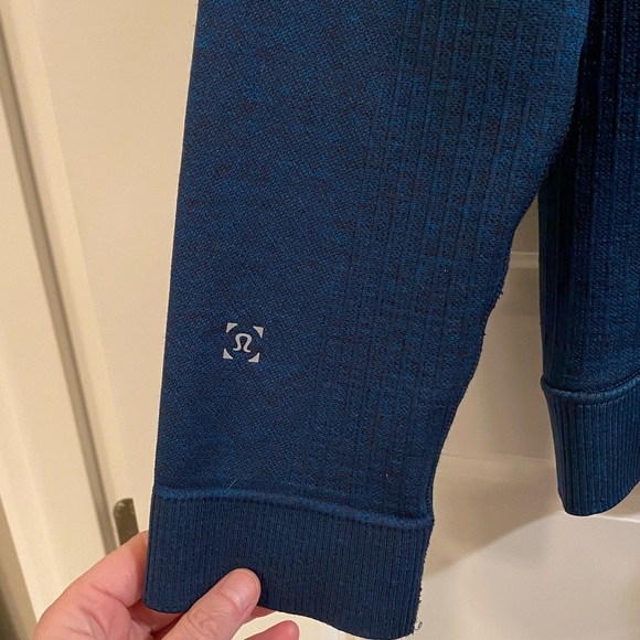 Lululemon Engineered Warmth Jacket - in Poseidon Blue/Black - Men’s Medium - Picture 4 of 7